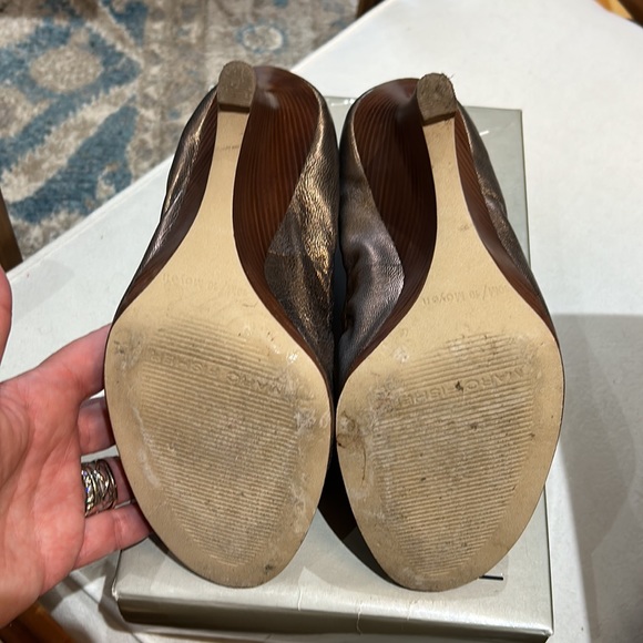 Marc Fisher size 10 bronze wedges - Picture 5 of 9